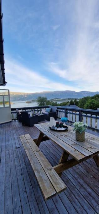 Ferienwohnung Main Floor In The Lyngen Alps, Whole House Rentable Lyngseidet Exterior foto